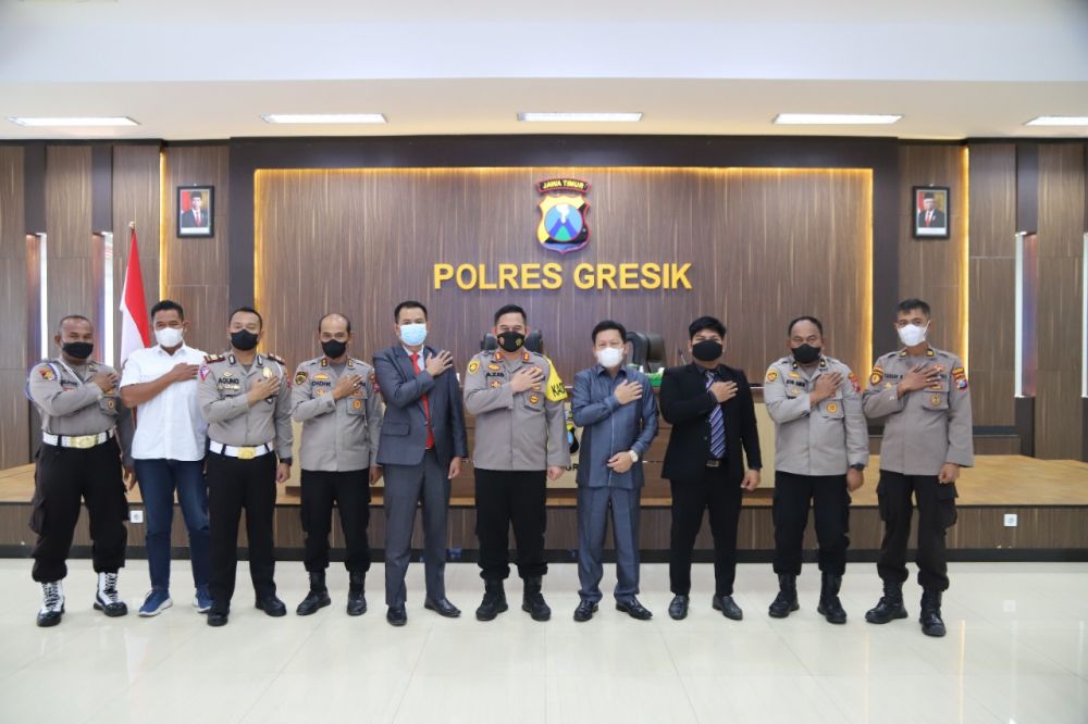 LEMKAPI Berikan Penghargaan Presisi Award ke Polres Gresik