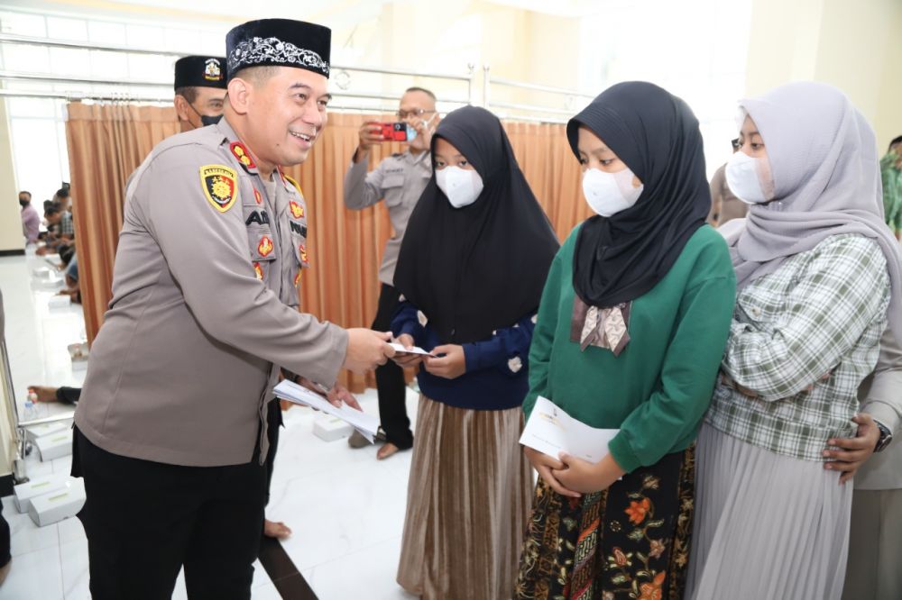Memperingati Tahun Baru Islam 1 Muharram, Kapolres Gresik Santuni Anak Yatim