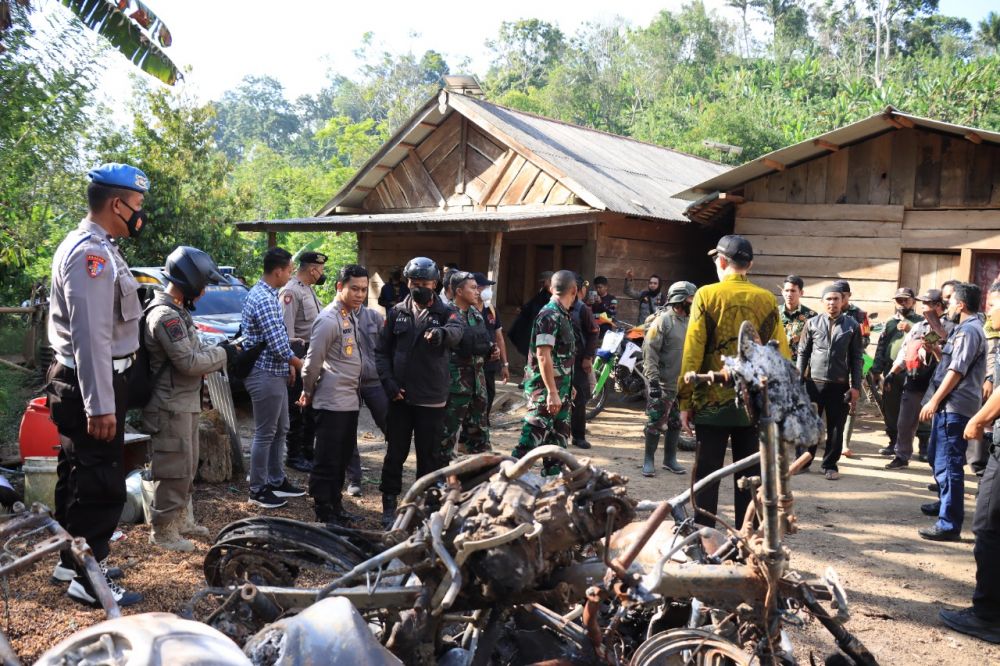 Ditreskrimum Polda Jatim bersama Brimob Polda Jatim serta TNI lakukan pengamanan di Jember