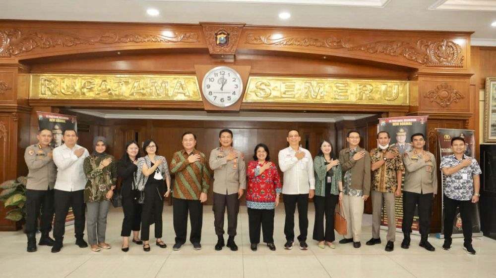 Kapolda Jatim Irjen Pol Dr Nico Afinta saat terima kunjungan Kompolnas