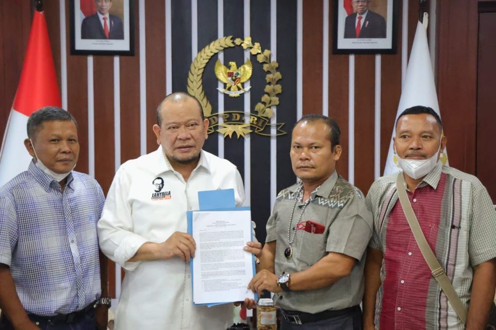 Ketua DPD RI AA LaNyalla Mahmud Mattalitti bersama JPSN