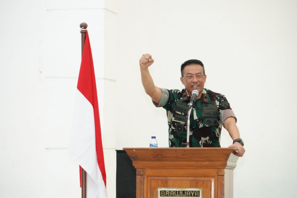 Danrem 084/BJ Brigjen TNI Terry Tresna Purnama saat memberikan sambutan