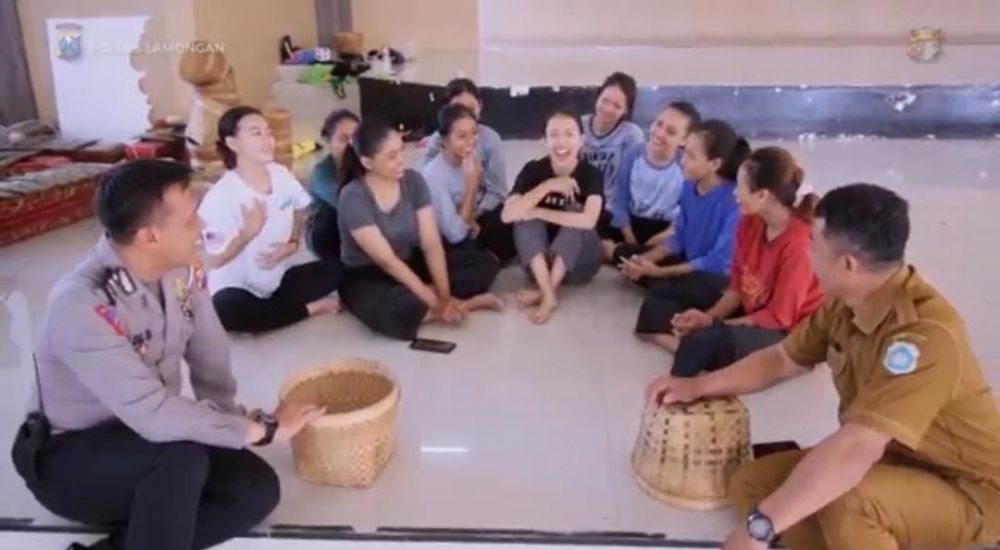 Tim dari Polres Lamongan giat berlatih untuk penampilan Harmoni Nusantara Gemilang Jatim