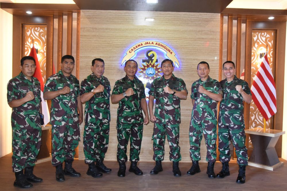 Dankodiklatal Letjen TNI Marinir Suhartono saat menerima audiensi Komandan STTAL Laksamana Pertama TNI Mukhlis