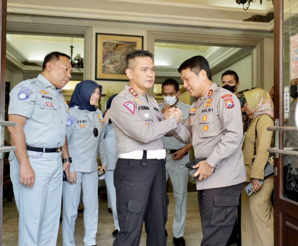 Kapolda Jatim Dampingi Kakorlantas Polri, Berikan Sosialisasi Penghapusan Registrasi Ranmor