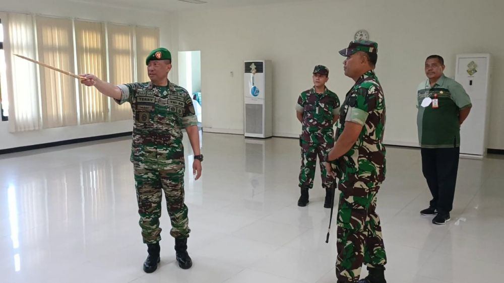 Danrem 084/BJ Brigjen TNI Terry Tresna Purnama bersama Dandim 0817 Gresik tinjau lokasi bakal di resmikan Presiden RI 