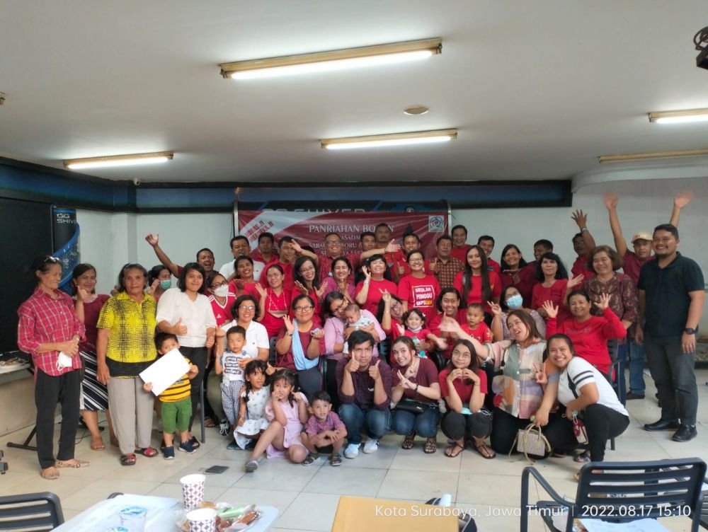 Sebagian anggota dan pengurus Hasadaon Saragih berfoto bersama