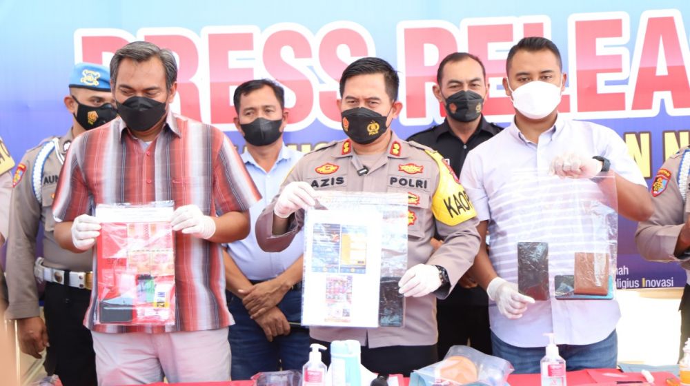 Polres Gresik amankan tersangka judi online dan Narkoba beserta barang buktinya