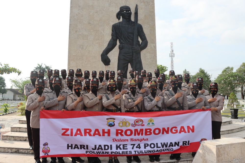 Polwan Polres Tulungagung Peringati HUT ke-74, Gelar Ziarah Rombongan ke TMP