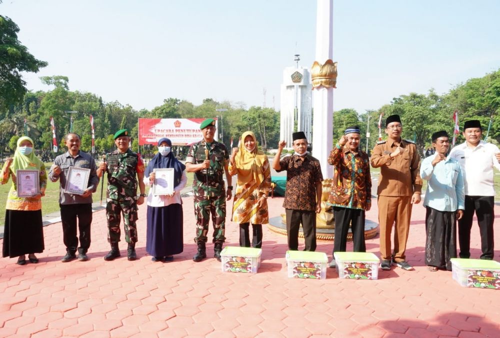 Danrem 084/BJ Brigjen TNI Terry Tresna Purnama saat penutupan TMMD di Sidoarjo