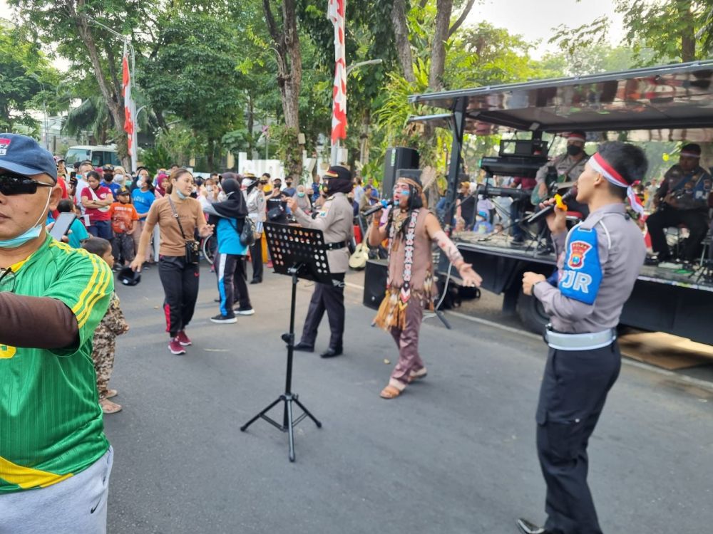 Ditbinmas Polda Jatim hibur masyarakat di CFD