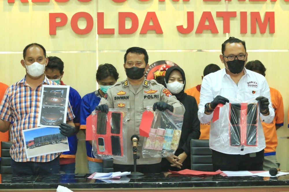 Subdit 3 Ditreskrimum Polda Jatim amankan tersangka beserta barang buktinya