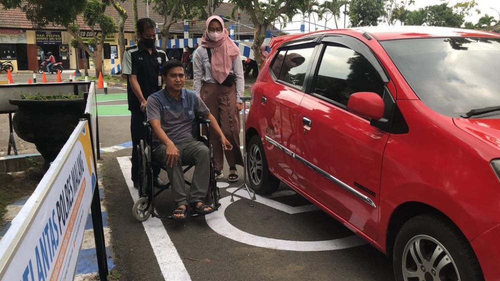 Satpas Satlantas Polres Malang Beri Pelayanan Prima Khusus Disabilitas