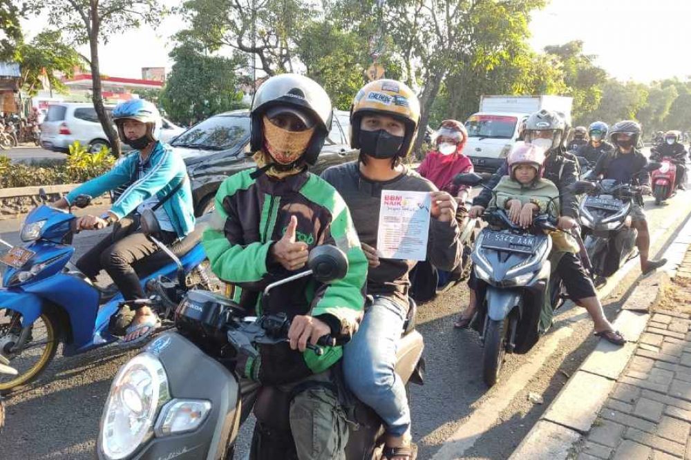 GKNI saat bagikan brosur