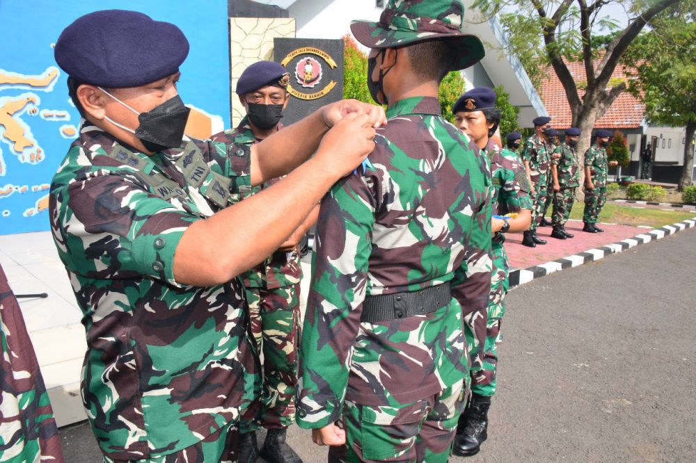 Kabagopsjiandik Pusdikbanmin Letkol Laut (KH) Warsito