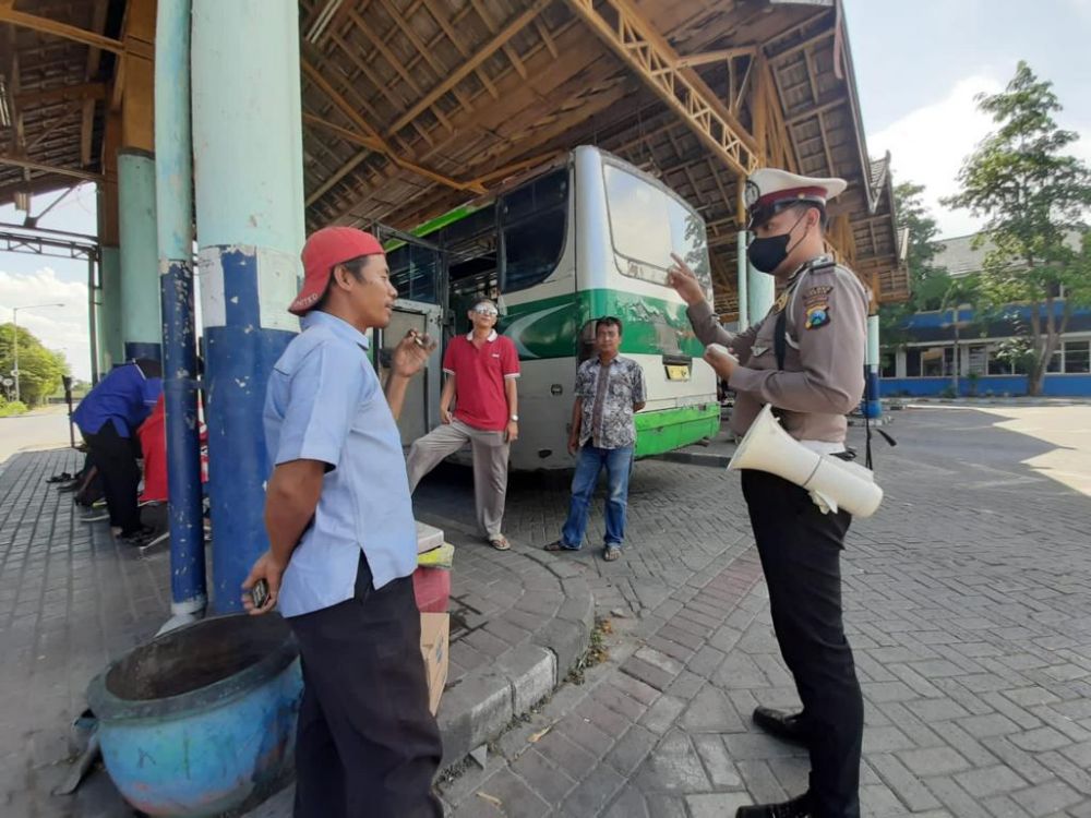 Polisi beri edukasi etika berkendara di jalan raya