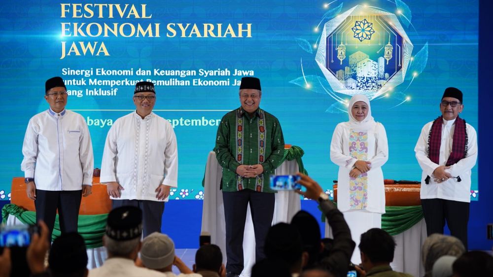 Pembukaan FESyar di atrium TP 6 Surabaya