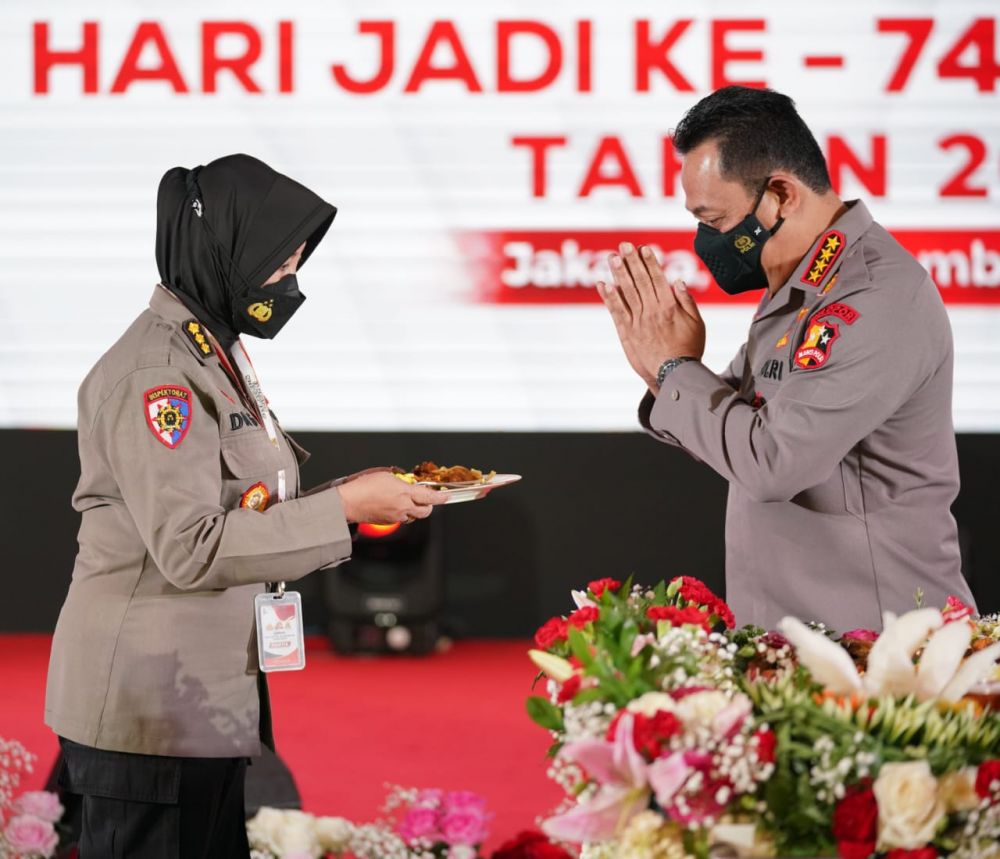 Kapolri Jenderal Listyo Sigit Prabowo saat peringati HUT Polwan ke-74
