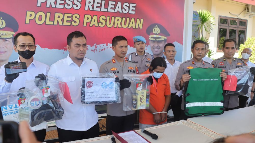 Satreskrim Polres Pasuruan amankan tersangka beserta barang buktinya