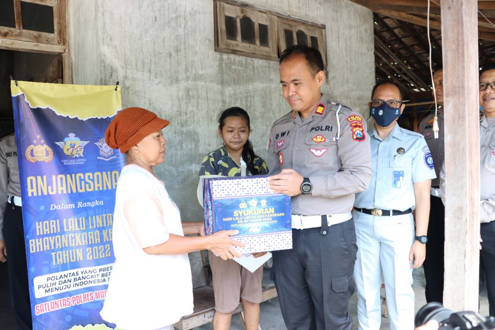Polres Madiun Kota Peduli Penderita Cacat Akibat Lakalantas
