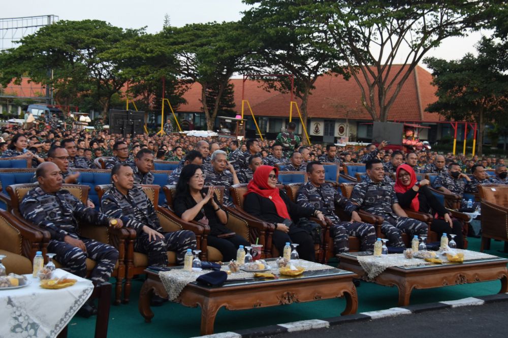 Masih dalam rangka HUT TNI AL ke-77 kodiklatal gelar nobar