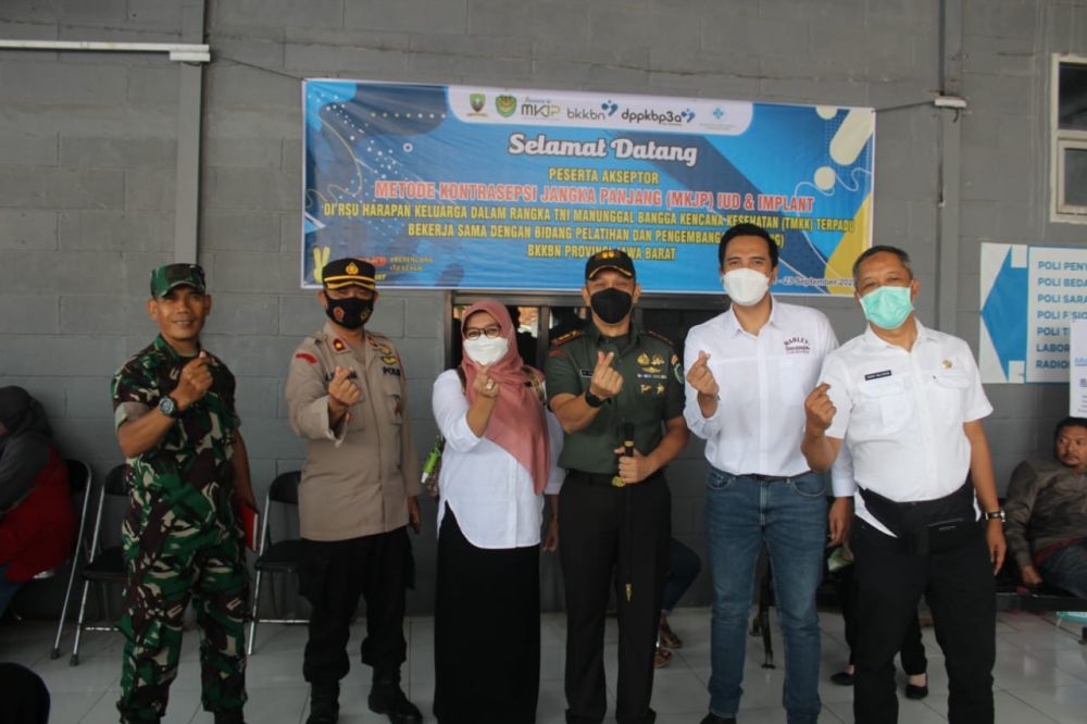 Disela kunjungan Dandim 0610 dalam meninjau kegiatan pelayanan KB di Rumah Sakit Harapan Keluarga.