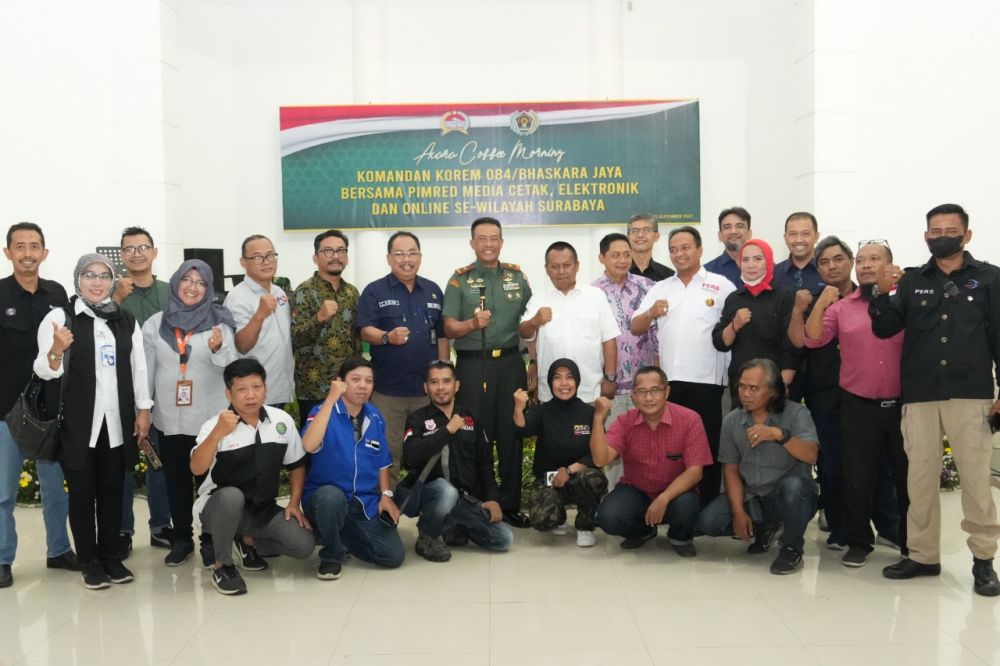 Danrem 084/BJ Brigjen TNI Terry Tresna Purnama bersama media