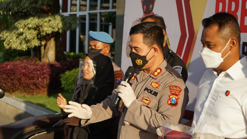 Kapolres Gresik AKBP Mochamad Nur Azis saat memberikan keterangan