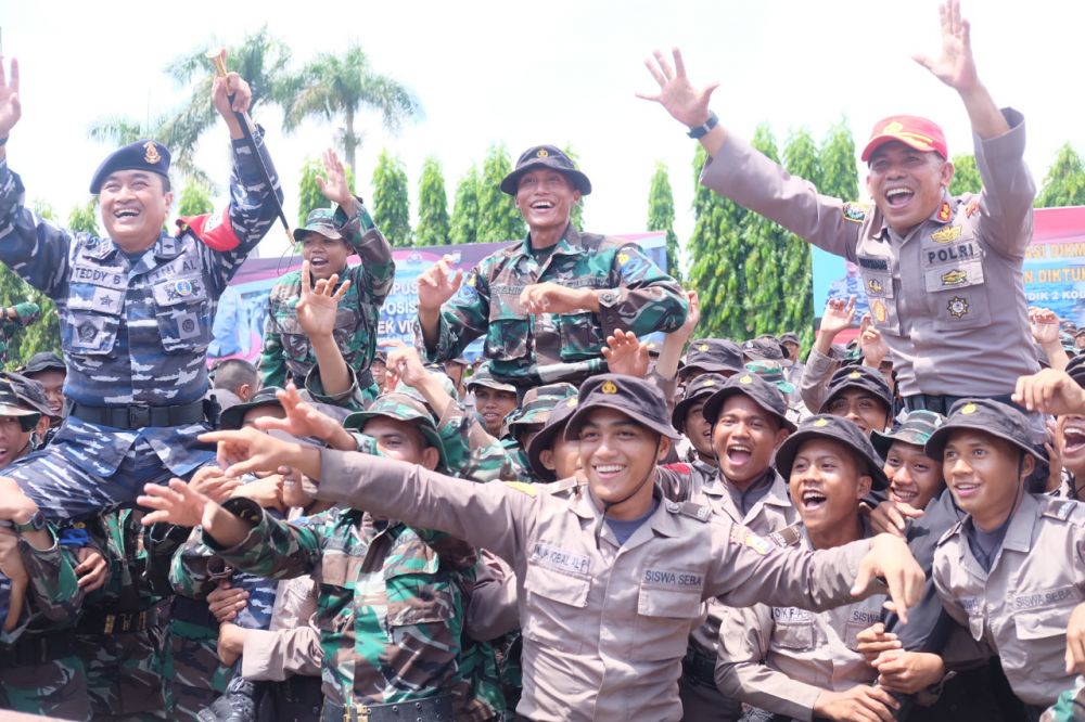 Satdik 2 Kodiklatal dan SPN Batua teriakan yel-yel semangat