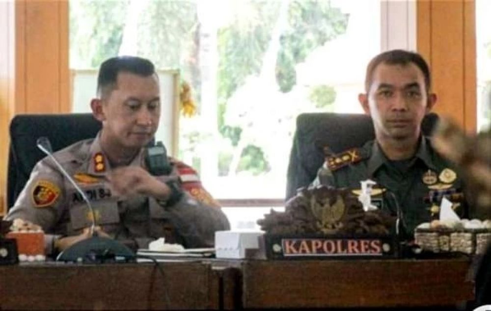Kapolres Situbondo AKBP Andi Sinjaya bersama Dandim lakukan persiapan pengamanan Pilkades Serentak