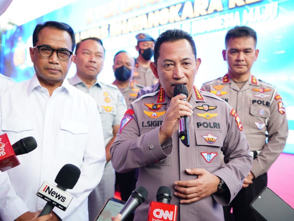 Kapolri Jenderal Listyo Sigit Prabowo saat memberikan keterangan