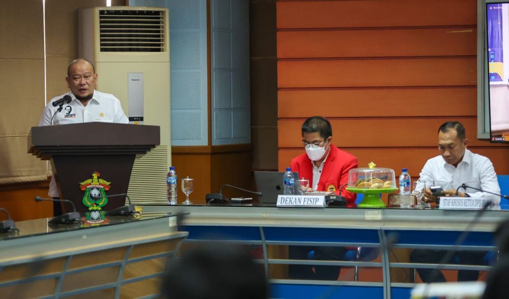 Ketua DPD RI AA LaNyalla Mahmud Mattalitti saat memberikan sambutan