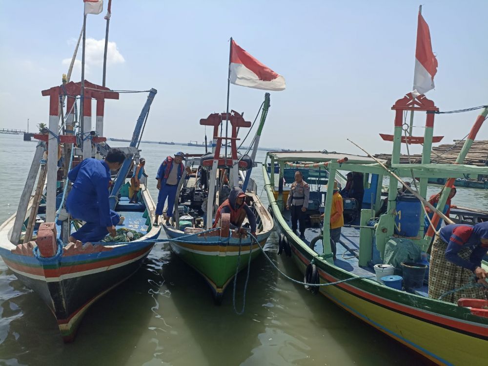 Satpolairud Polres Gresik amankan nelayan yang gunakan jaring trawl