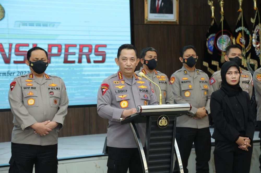 Kapolri Jenderal Listyo Sigit Prabowo saat memberikan keterangan
