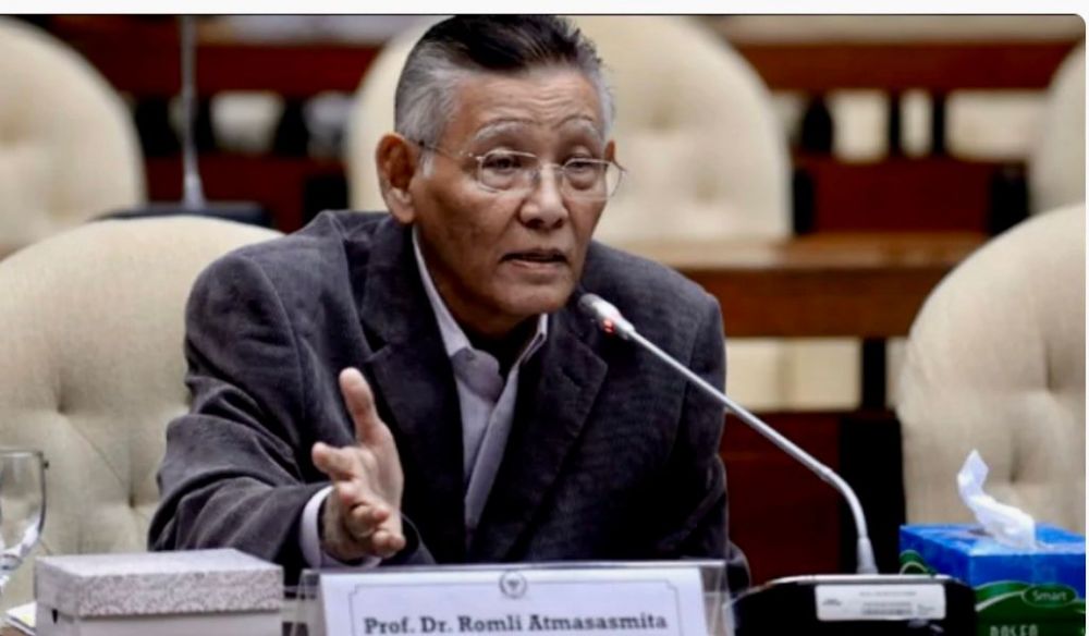 Guru Besar UNPAD Prof Dr Romli Atmasasmita