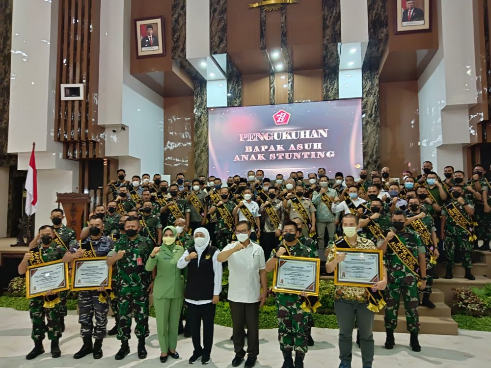 Gubernur Jatim apresiasi BKKBN kukuhkan bapak asuh jajaran TNI