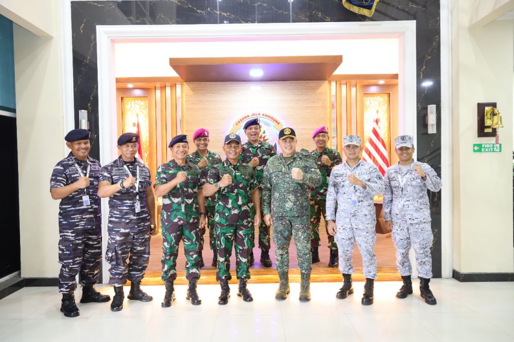 Dankodiklatal Letjen TNI Marinir Suhartono saat terima kunjungan delegasi Philippine Navy