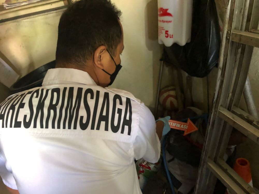 Satreskrim Polres Gresik saat di TKP