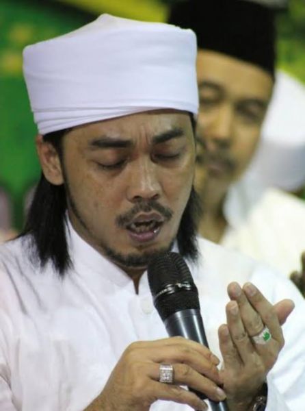Pengasuh Ponpes Rejo Darul Musthofa Romo KH Soeroso