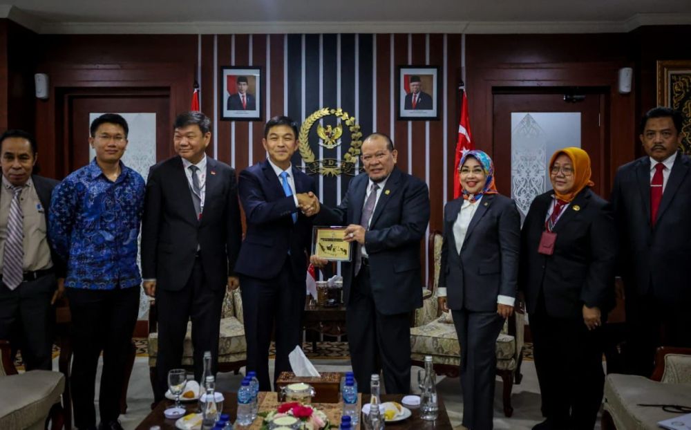 Ketua DPD RI AA LaNyalla Mahmud Mattalitti saat bertemu ketua parlemen Singapura