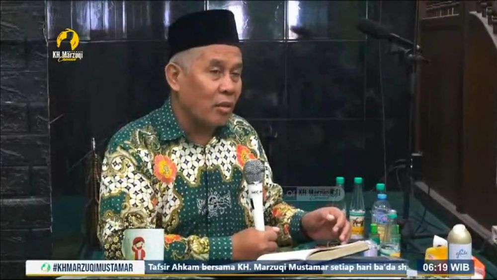 Ketua PWNU Jatim KH Marzuqi Mustamar