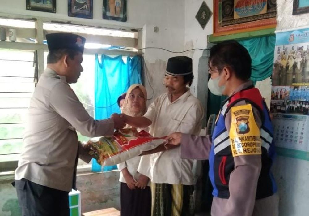 Polres Pasuruan Kota berikan bantuan ke korban Kanjuruhan di Pasuruan