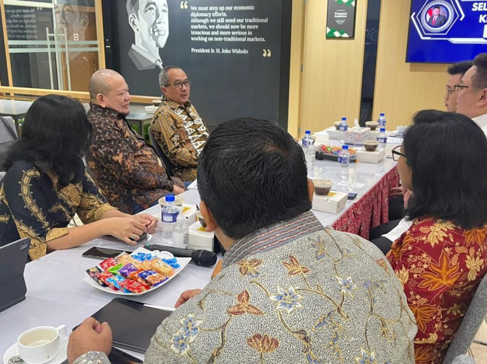 Ketua DPD RI AA LaNyalla Mahmud Mattalitti saat bertemu Dubes dan Perwakilan Kadin di Singapura