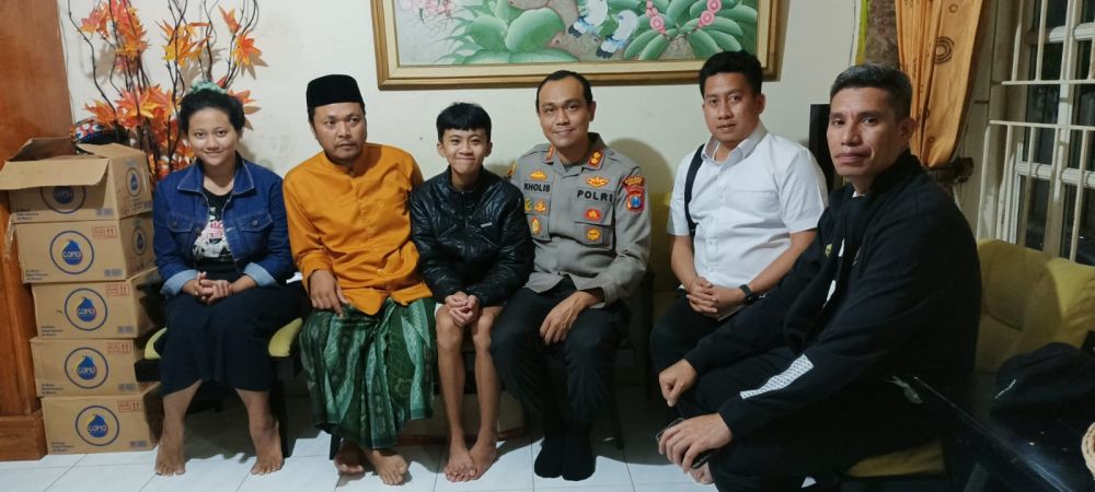 Kapolres Malang AKBP Putu Kholis Aryana saat silaturahmi ke korban Kanjuruhan