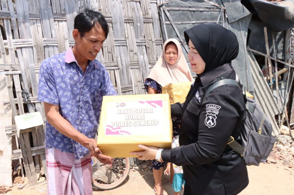 Polres Sumenep Tanggap Bencana, Bansos ke Korban Angin Puting Beliung