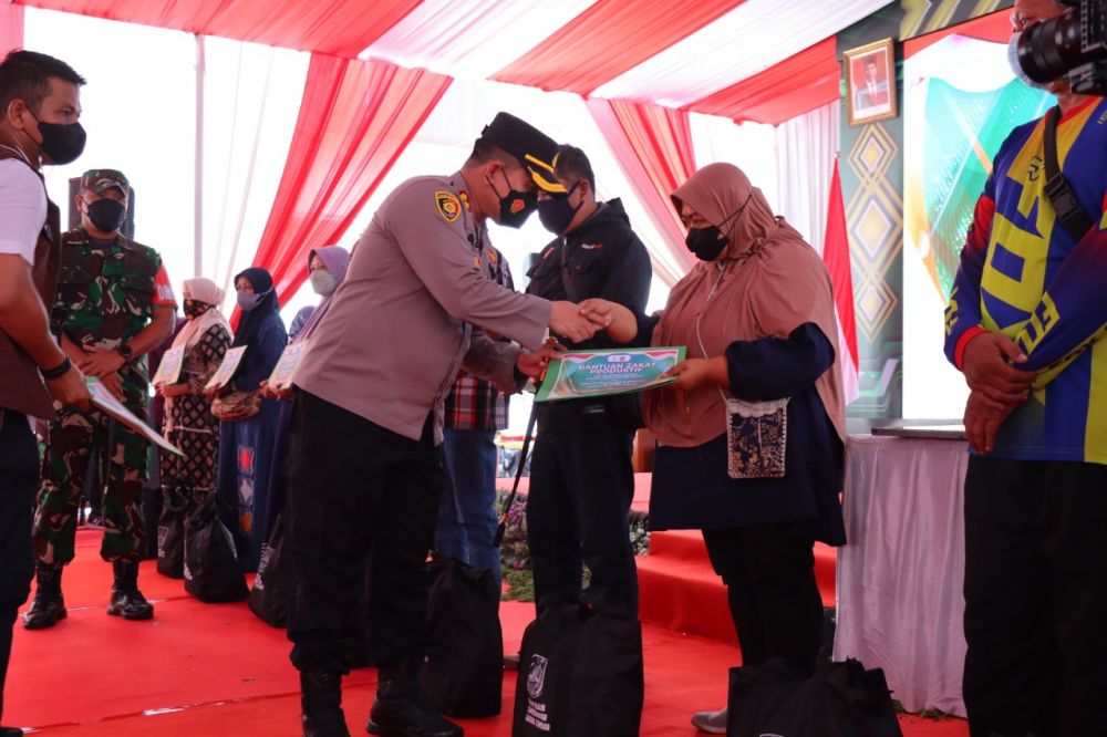 Kapolres Gresik AKBP Mochamad Nur Azis saat hadiri peresmian gedung Samsat