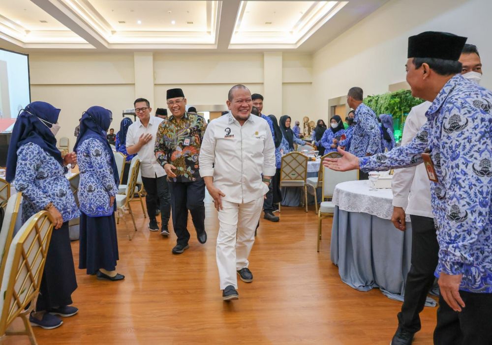 Ketua DPD RI AA LaNyalla Mahmud Mattalitti saat tinjau universitas UPN