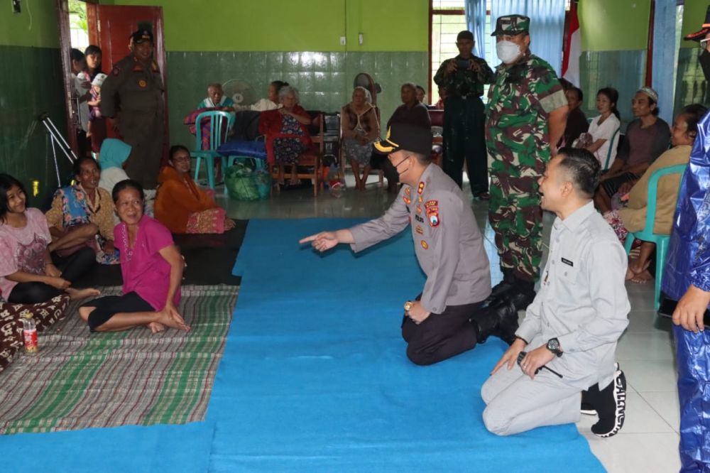 Polres Blitar gerak cepat evakuasi korban banjir