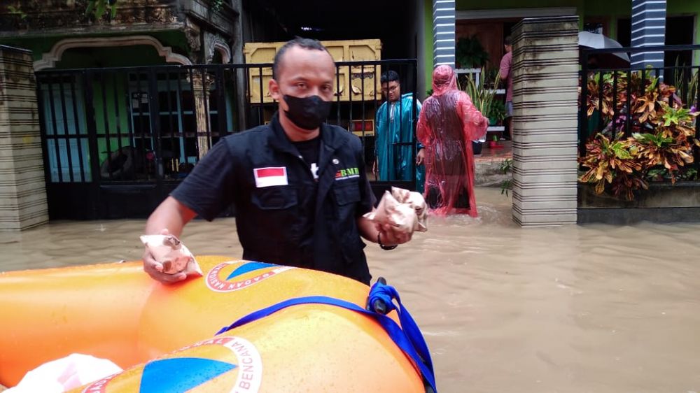 Laznas BMH Kirim Bantuan untuk Korban Banjir di Blitar