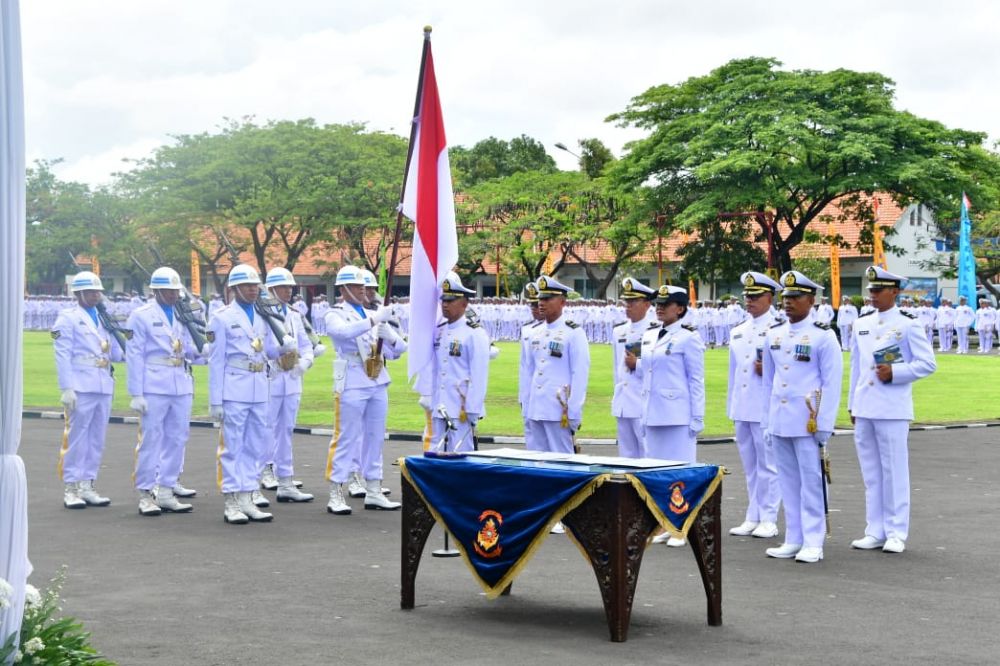 Kasal Laksamana TNI Yudo Margono saat upacara kenaikan pangkat Bintara TNI AL